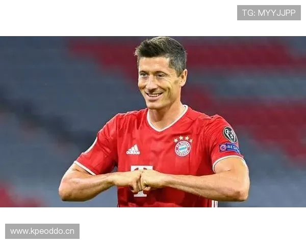 莱万多夫斯基与凯恩对比：全能中锋与终结机器的核心差异分析