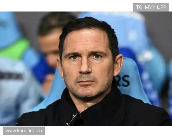 在切尔西体系下，兰帕德与杰拉德的进攻组织偏移与区域分散趋势