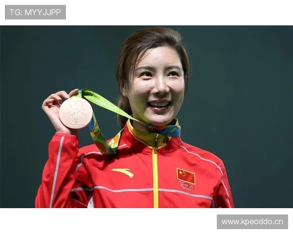 杜丽转头跟助理说：“这次又是我掏腰包，咱这队花钱比明星还狠”