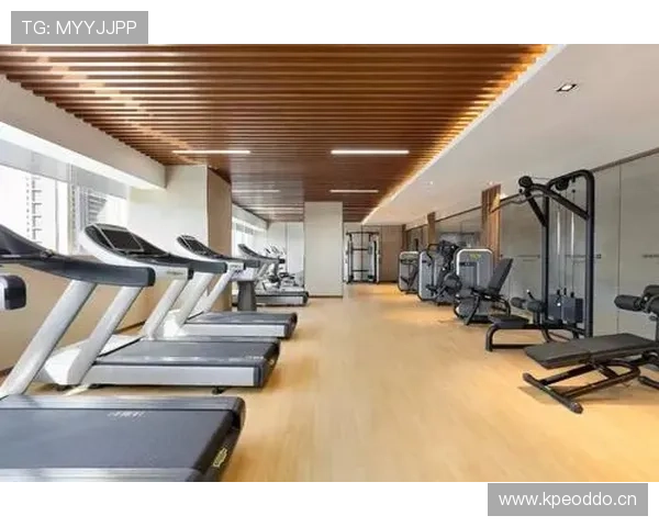 郑赛赛居然把泳池当成了顶级休息室？这生活太奢侈了吧！