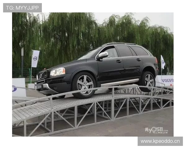 阿尔瓦雷斯大赛后居然立刻开豪车回家？这节奏也太飘了吧！